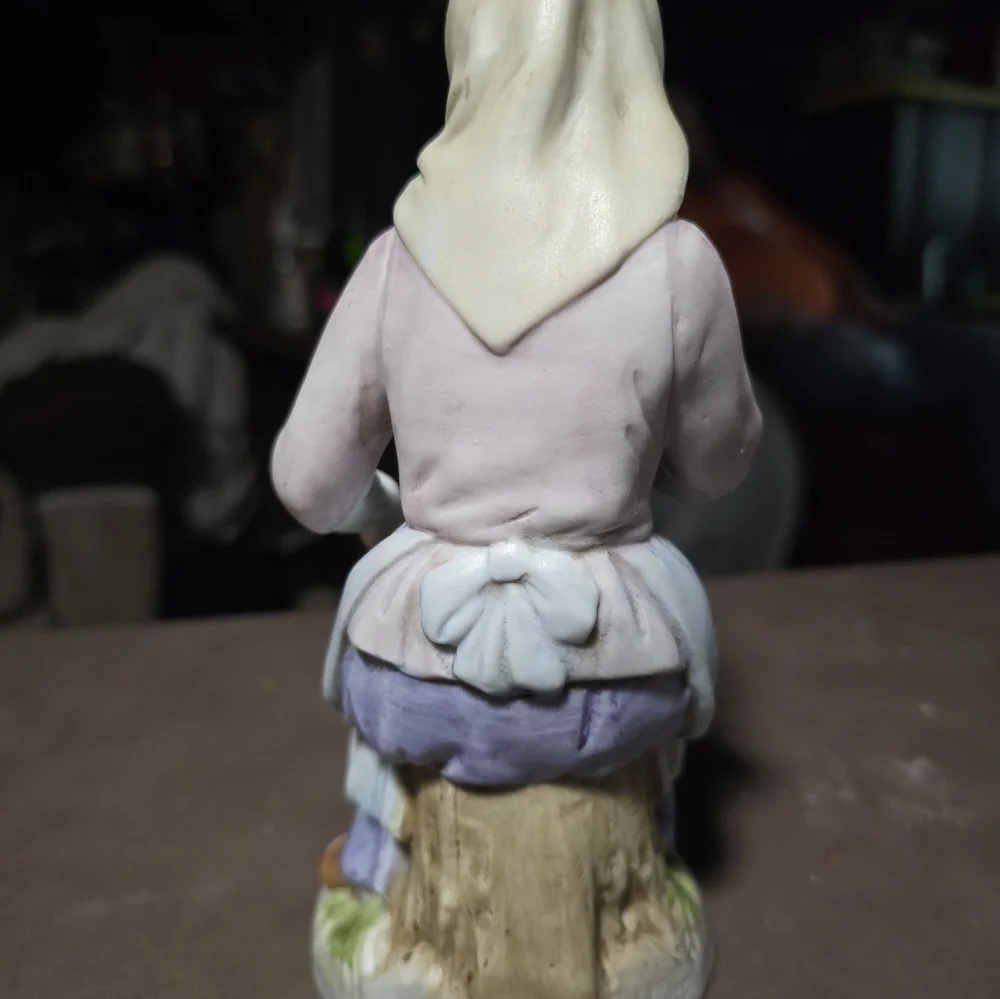 HOMCO #1433 Old Lady with Grapes Figurine